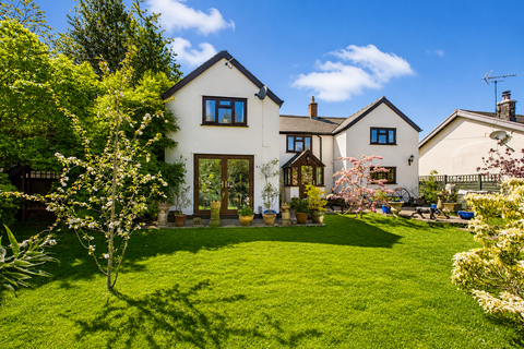 4 bed property, in Beech Well Lane, £475,000