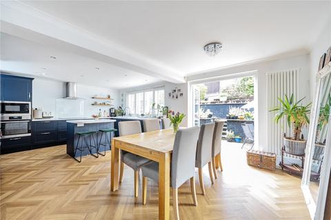 4 bed property, in Highfield Road, £550,000