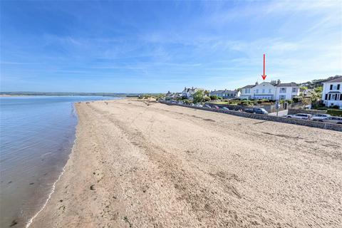 2 bed property, in Marine Parade, £350,000