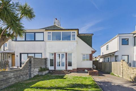 2 bed property, in Brighton Road, £500,000