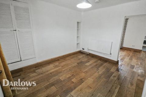 2 bed property, in Boundary Street, £125,000