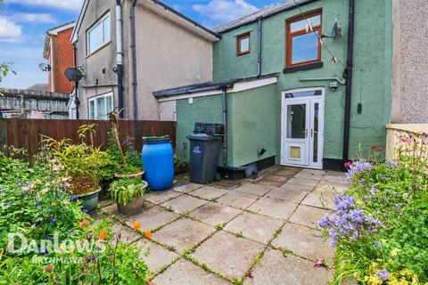 2 bed property, in Boundary Street, £125,000