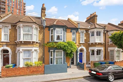3 bed property, in Ethnard Road, £725,000