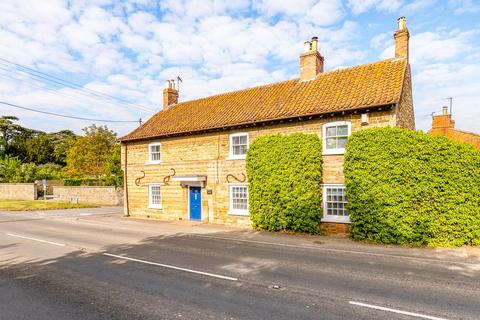 4 bed property, in Main Road, £450,000