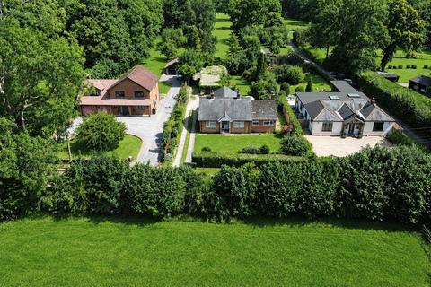 3 bed property, in Alton Lane, £900,000