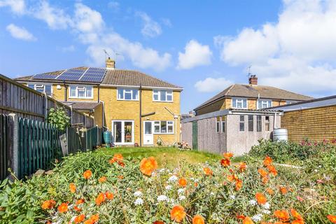 3 bed property, in Springett Way, £350,000