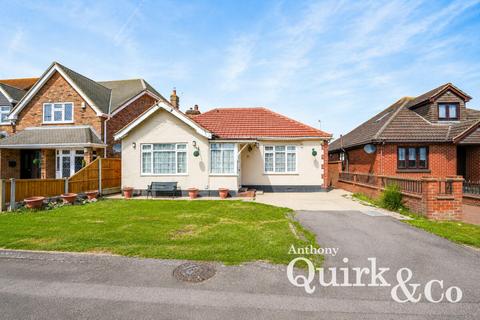 3 bed property, in The Parkway, £425,000