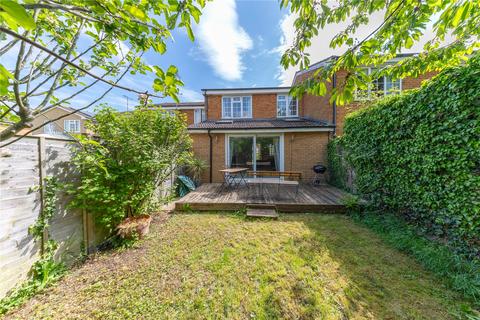 3 bed property, in Kilpin Green, £375,000