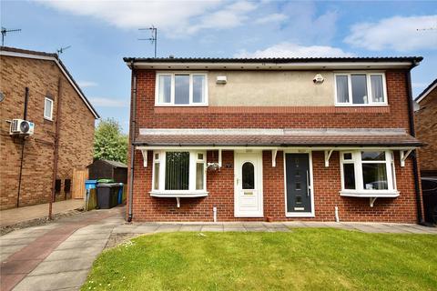 2 bed property, in Bellingham Close, £215,000