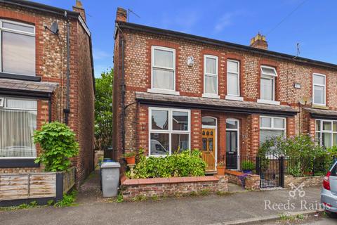 4 bed property, in Lawson Grove, £375,000