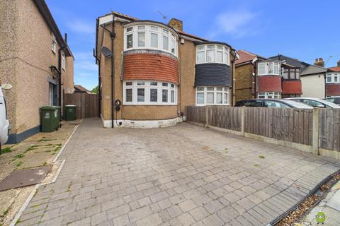 2 bed property, in Swanley Road, £425,000