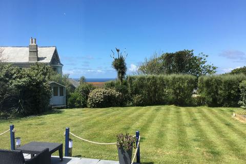 2 bed property, in Sunny Corner Lane, £500,000