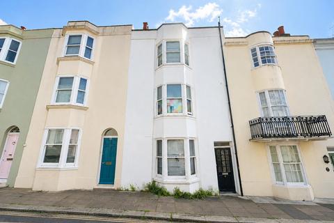 1 bed property, in Temple Street, £190,000