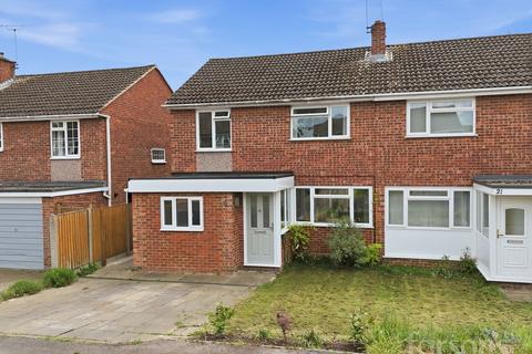 3 bed property, in Poppy Close, £450,000