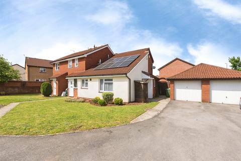 1 bed property, in Long Beach Road, £200,000