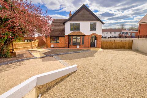 5 bed property, in Henley Road, £750,000