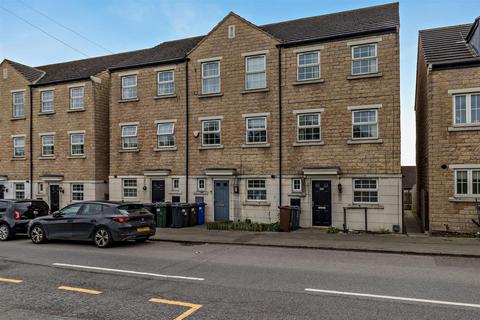 4 bed property, in Cemetery Road, £160,000
