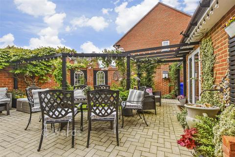 4 bed property, in Russett Lane, £550,000