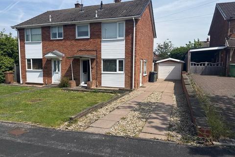 3 bed property, in Clover Hill, £275,000