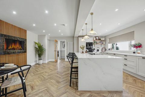 4 bed property, in Hearts Delight Road, £1,000,000