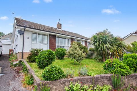 2 bed property, in Three Oaks Close, £270,000