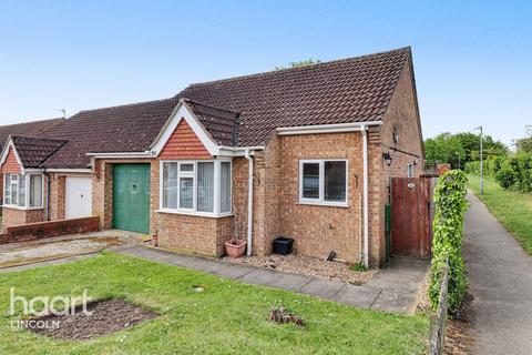 2 bed property, in Shardloes, £190,000