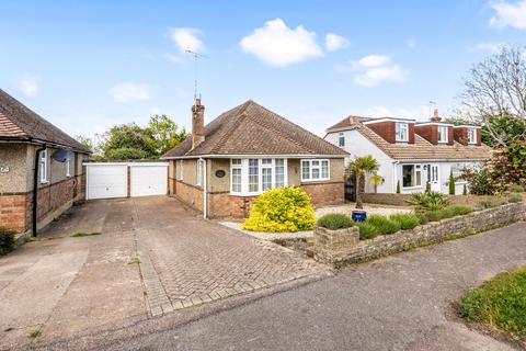 2 bed property, in Church Mead, £575,000