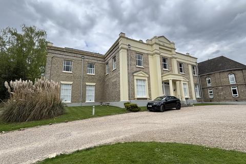 2 bed property, in Flat 11, £325,000