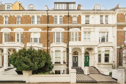 2 bed property, in Sinclair Road, £595,000
