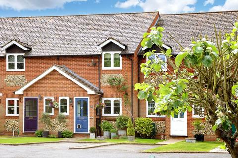 2 bed property, in The Hill, £535,000