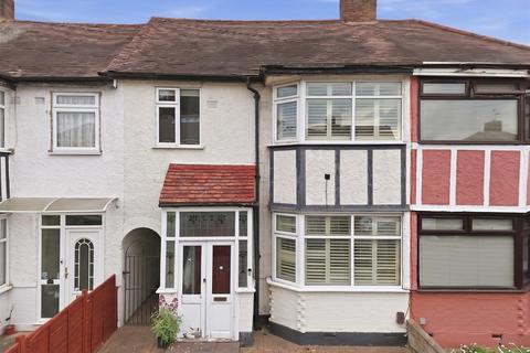 3 bed property, in Lombard Avenue, £475,000