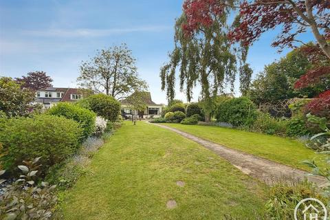 2 bed property, in Bredhurst Road, £550,000
