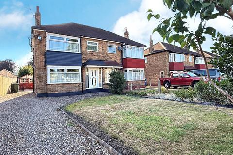 3 bed property, in Lowfield Road, £240,000