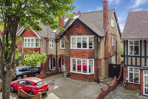 7 bed property, in Rosebery Road, £950,000