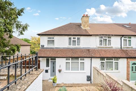 3 bed property, in Cromwell Road, £425,000