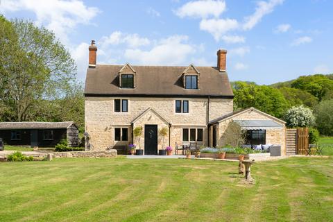 3 bed property, in Oxlynch Lane, £900,000