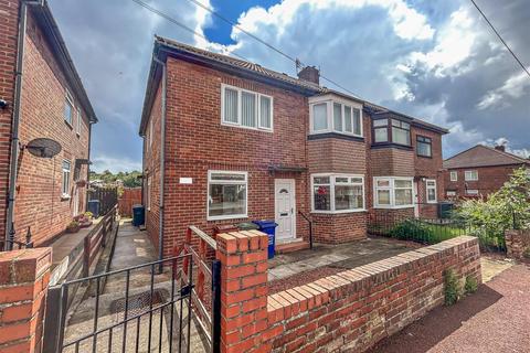 2 bed property, in Silver Lonnen, £110,000