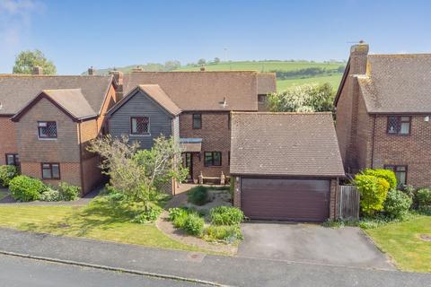 4 bed property, in Middleham Close, £600,000