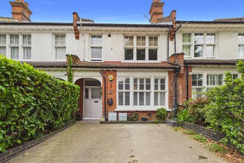 1 bed property, in Woodberry Avenue, £450,000
