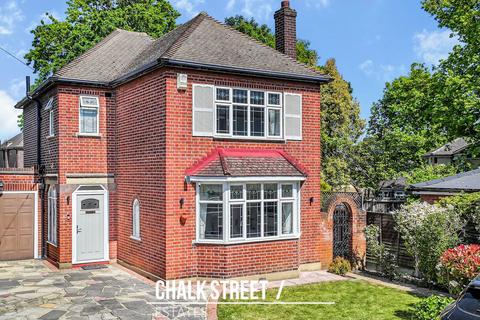 3 bed property, in Lindsey Way, £800,000