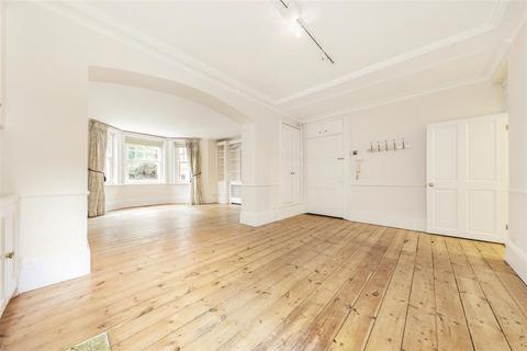 2 bed property, in Stafford Mansions, £900,000