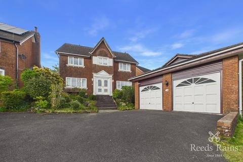4 bed property, in Clockhouse Avenue, £325,000