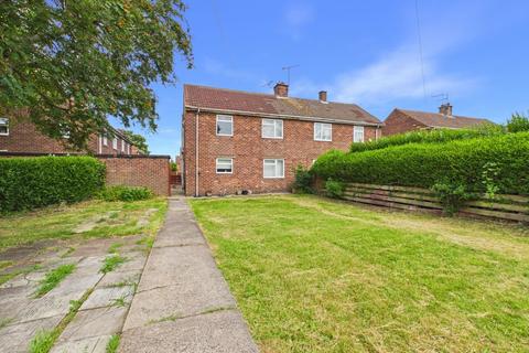 2 bed property, in Hardwick Lane, £140,000