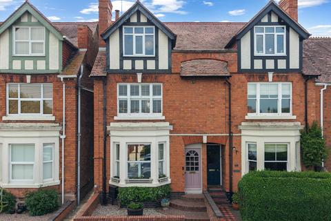 5 bed property, in Burford Road, £425,000