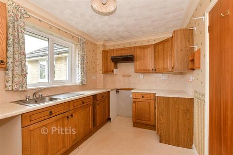 2 bed property, in Royal Crescent, £105,000