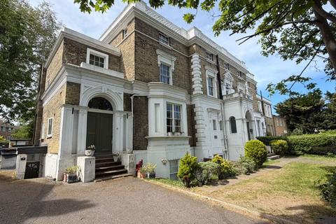 1 bed property, in 6 Wyburn Court, £175,000
