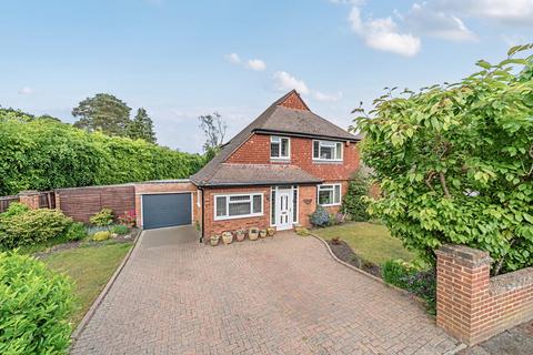 4 bed property, in Hamilton Avenue, £725,000