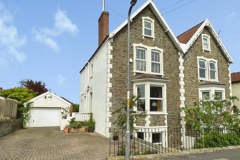 5 bed property, in Mayfield Park, £695,000