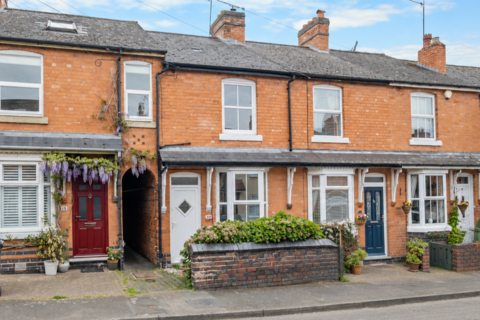 2 bed property, in South Road, £250,000