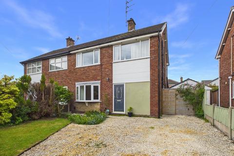 3 bed property, in Lime Grove, £320,000